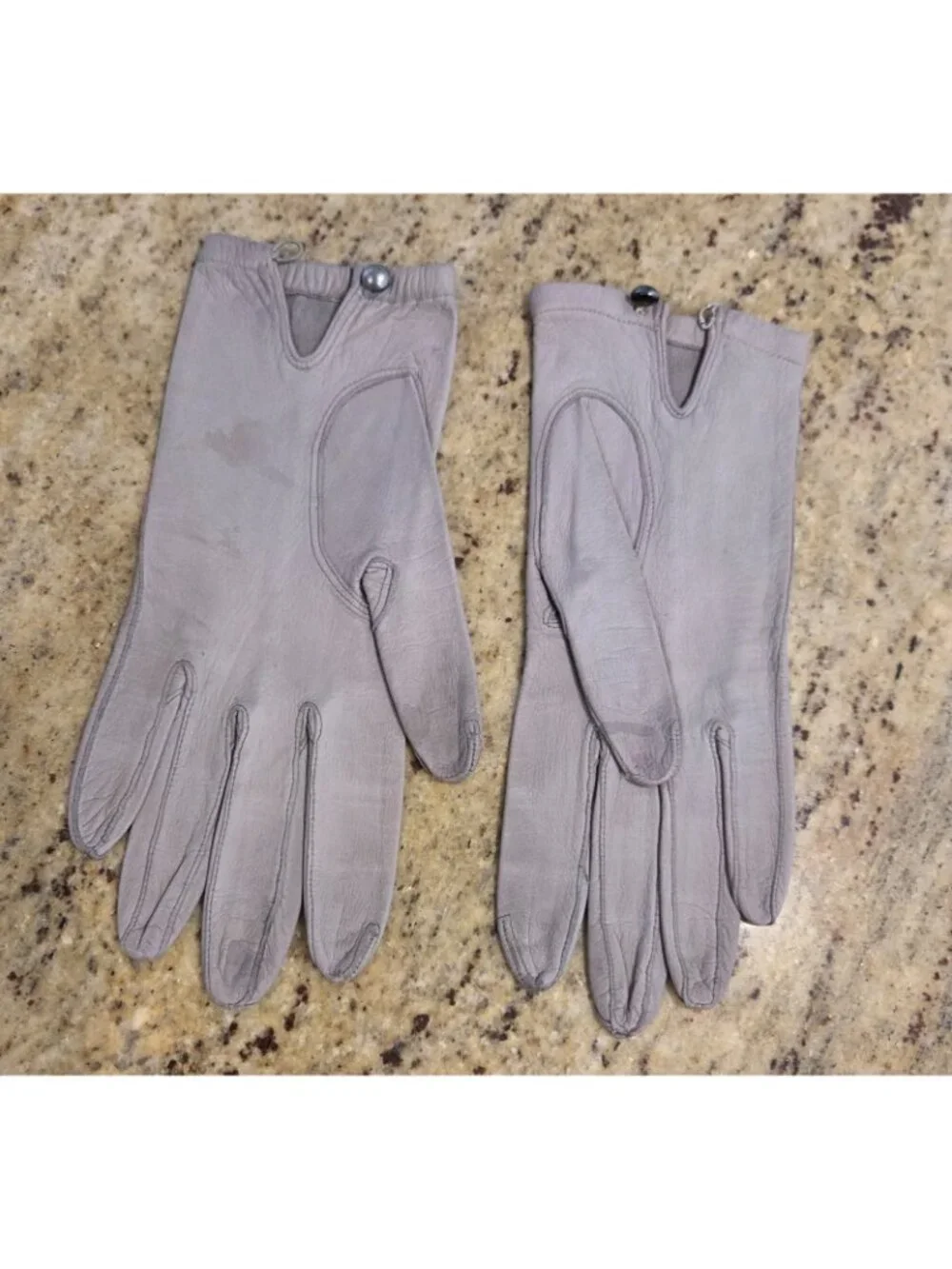 Vintage Womens Size M Gray Soft Kid Leather Formal Gloves Wrist Button